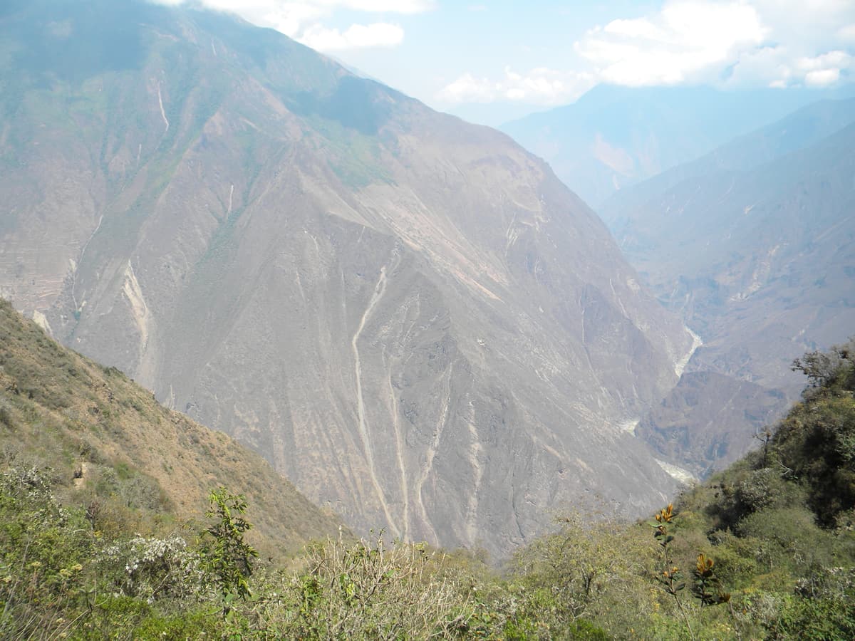 Der tiefe Apurímac-Canyon vom Weg nach Choquequirao aus gesehen