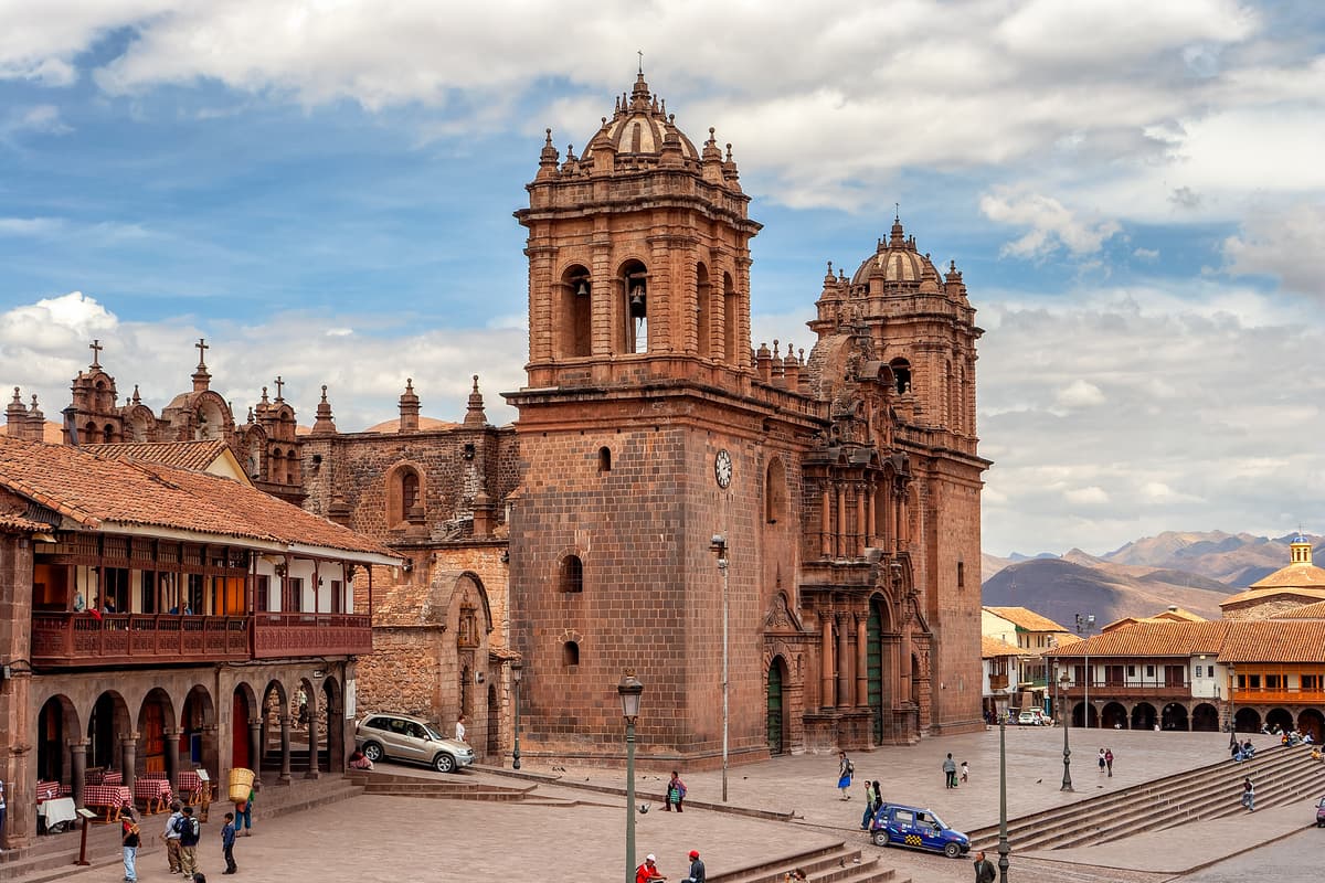 Die Plaza de Armas und die Kathedrale von Cusco
